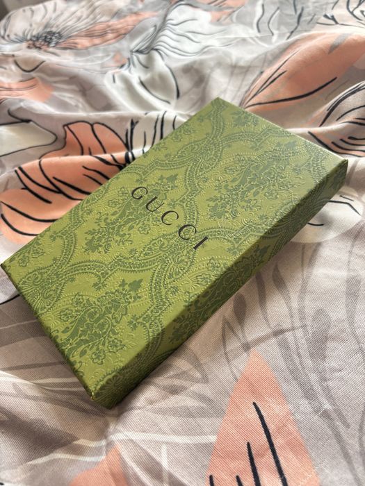 Etuja iphone 17 pro  gucci