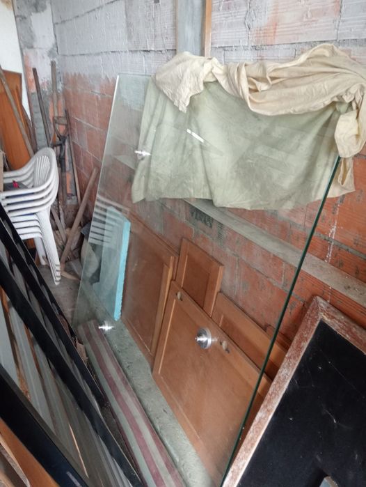 Mesa de vidro com 4 cadeiras