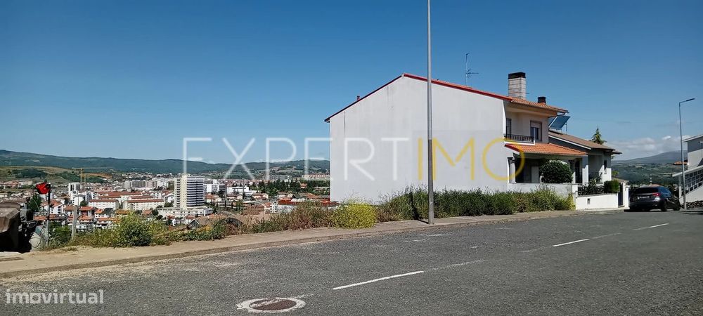 Terreno com 364m² para Construção de Moradia Geminada - Bragança