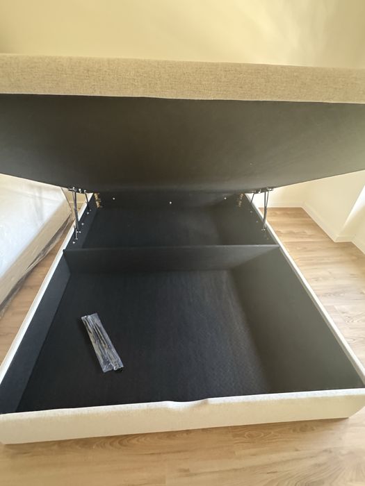 Cama de Casal com Arrumação (Canapé) e Cabeceira Estofada - 1.60x2.00m | Como Nova