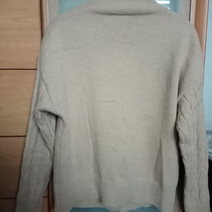 Sweter damski z golfem i wisniami Feelhoo  L/XL