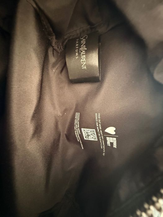 Necessaire Yves Saint Laurent, nunca usado