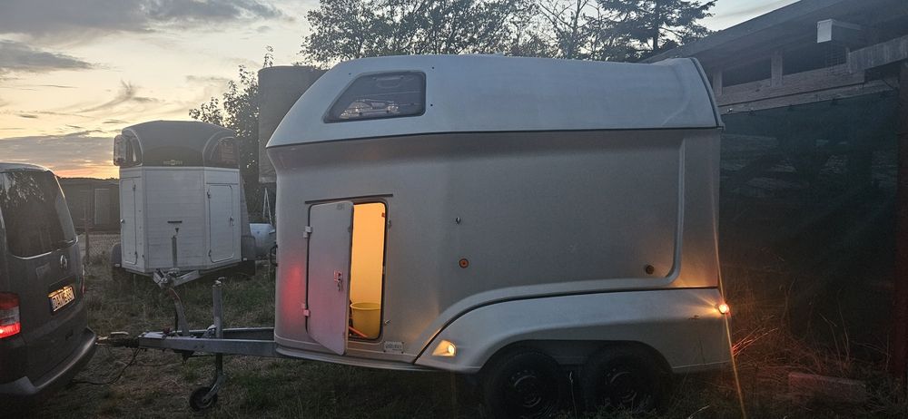 Przyczepa konna na 2 konie 2000kg zarejestrowana