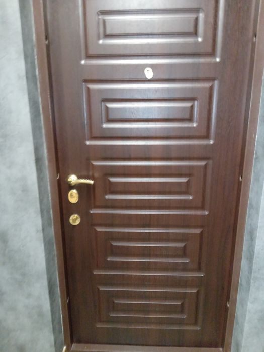 Продам дверь бронированную