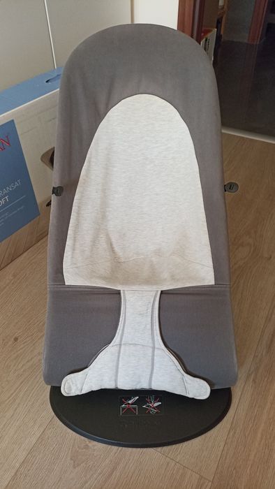 Bujaczek BabyBjörn z zabawką