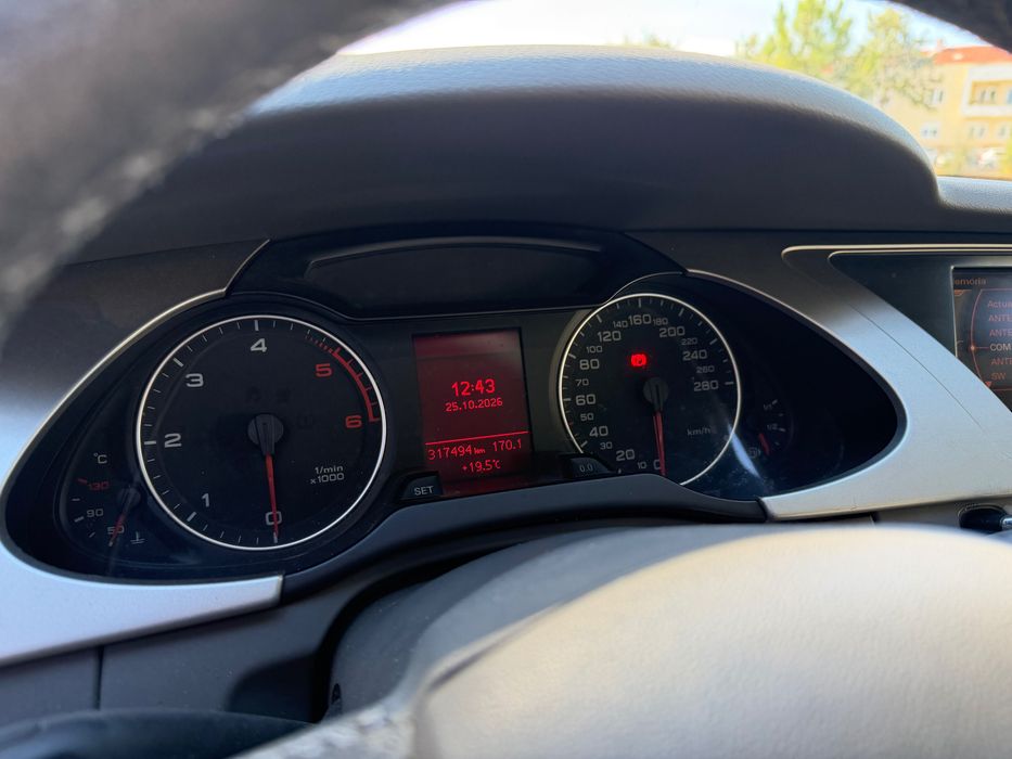 Audi A4 Avant 2.0 TDI — photo 2