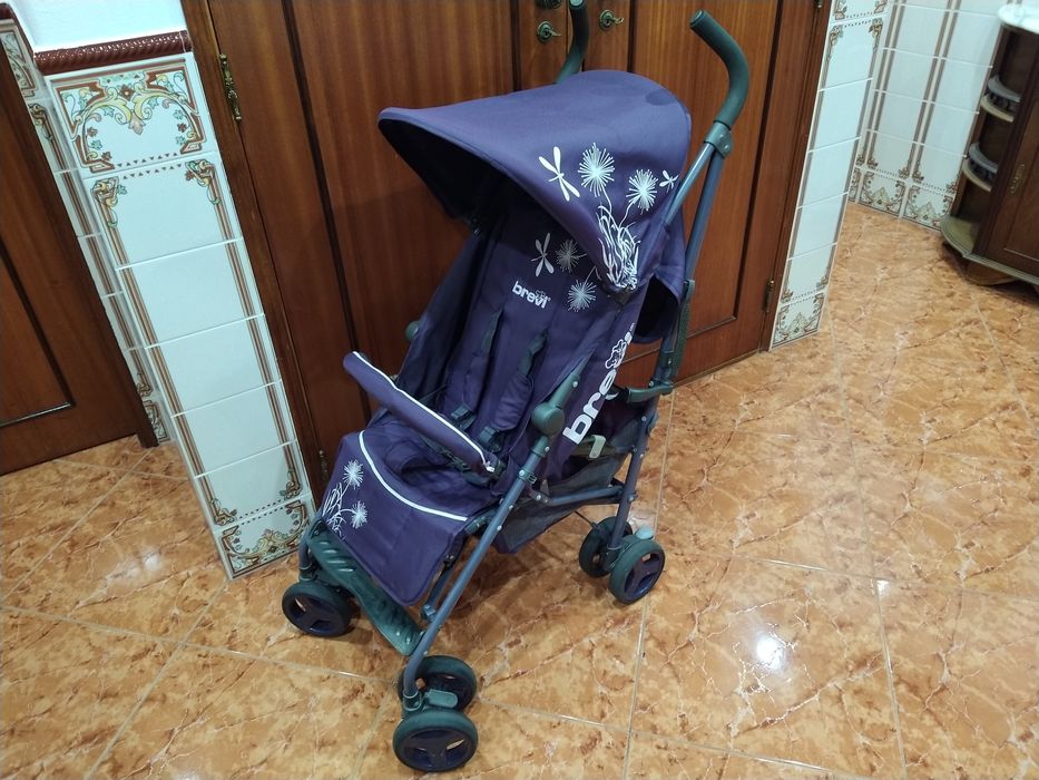 Carrinho bengala para bebé criança casa quarto apartamento vivenda.