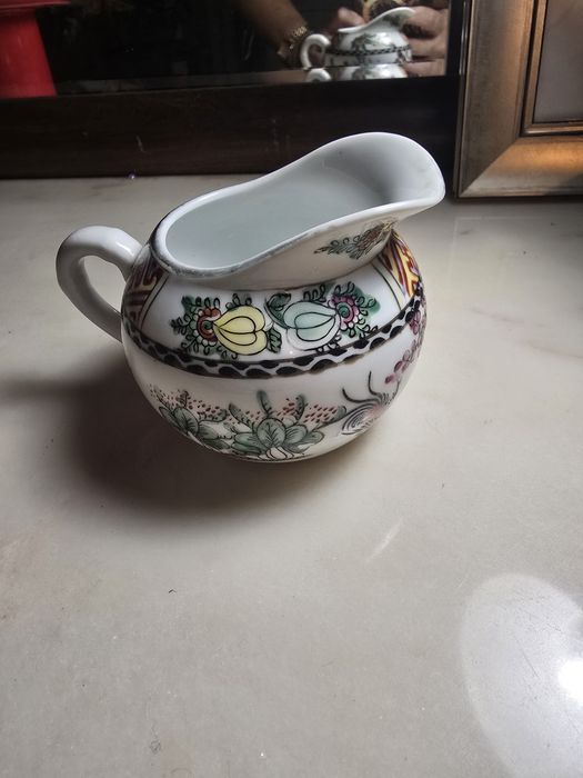 Leiteira vintage chinesa em porcelana