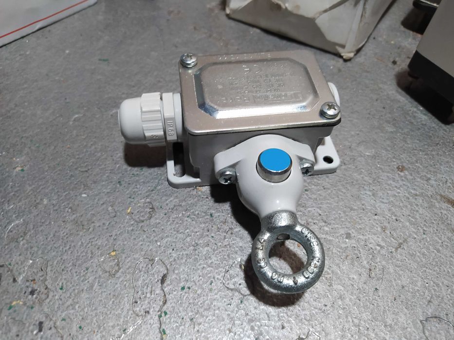 Тросовый концевой выключатель с кнопкой переустановки Lovato Electrik