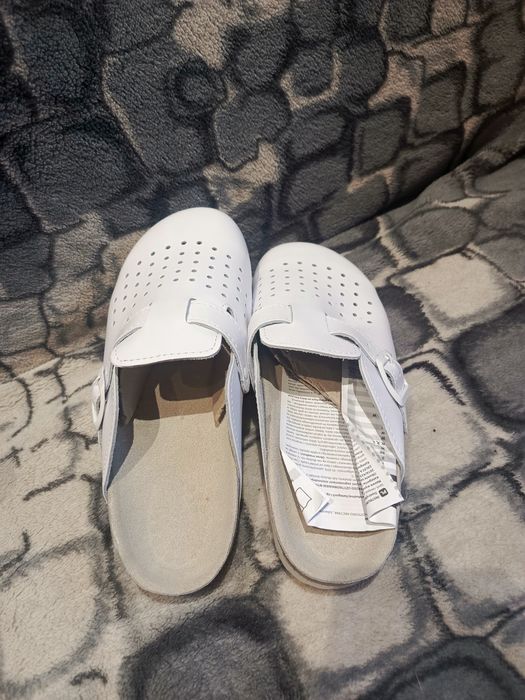 Nowe klapki medyczne 38