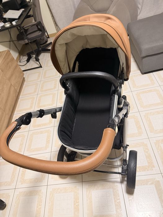 Carrinho de bebe com ovo