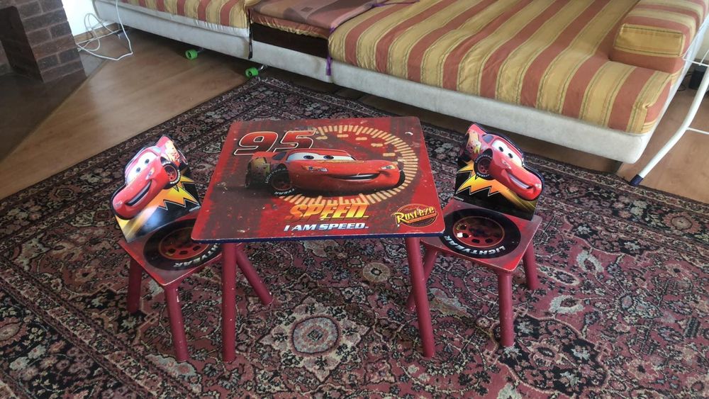 Столик и 2 стульчика 
Комплект