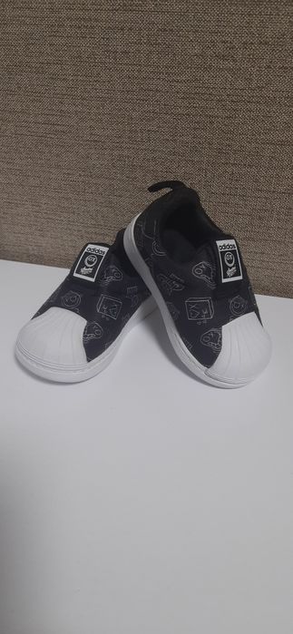 Кросівки Adidas оригінал розмір 20 устілка  12,5 см