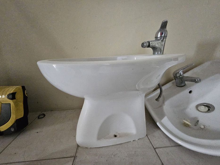 Vendo bidé com torneiras