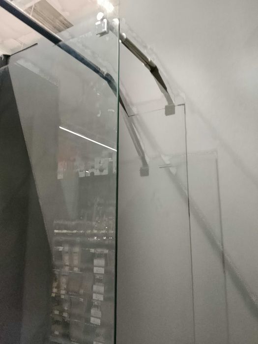 Pagamento em dinheiro. Novo. Painel de duche. Na caixa