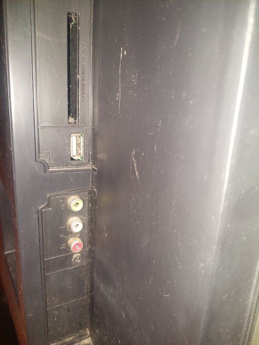 Mitsai 26" LCD TV 

Mitsai 26-inch LCD TV in good condition. Come