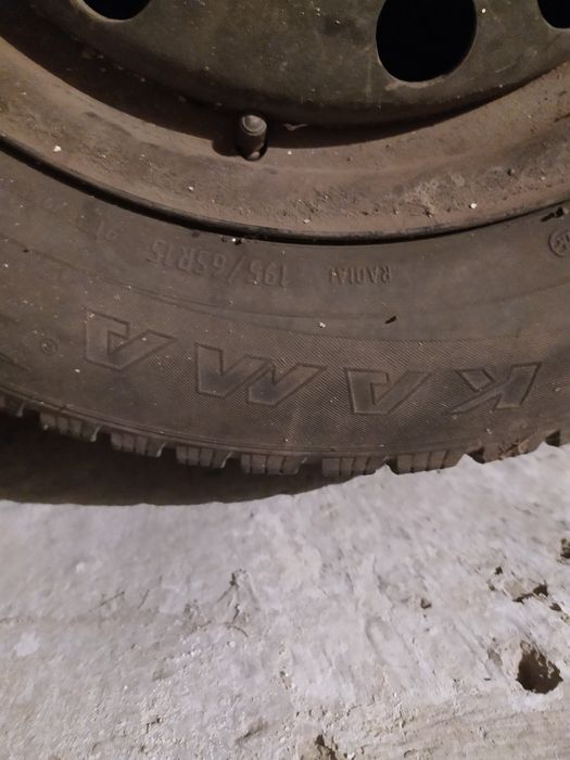 Продам шины с дисками R15 1100 за штуку