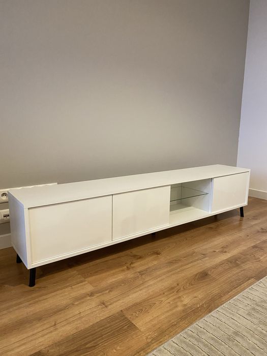 Biala szafka RTV na nozkach stan idealny