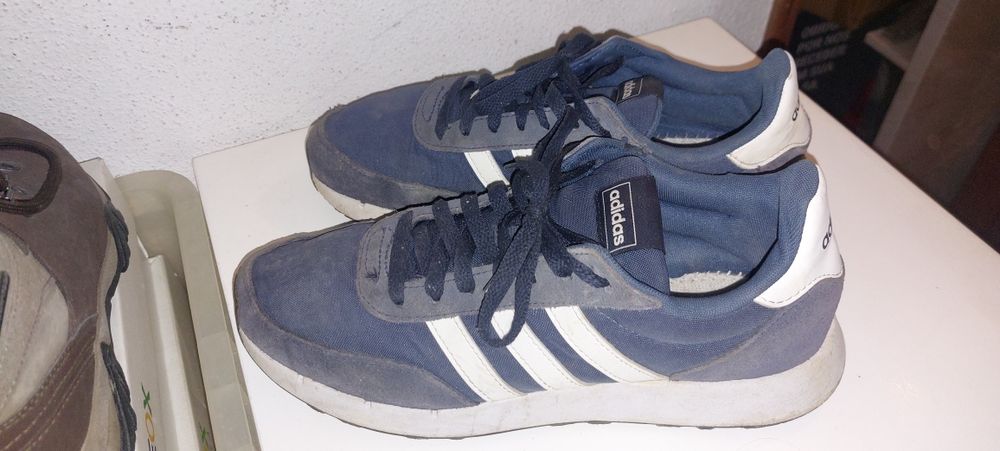 Tenis Adidas N° 42 Usado em bom estado Entrego em Alfragide