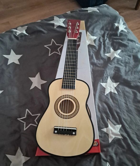 Mini gitara prosto z włoch