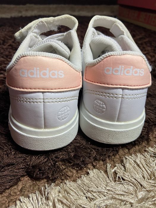Кеди Adidas 30 розмір, на дівчинку