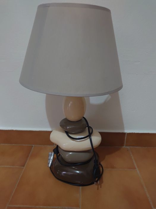 Dois candeeiros de quarto em pedra