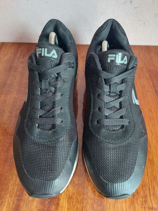 кроссовки фірми Fila оригінал 

Розмір по бірці:
UK 9  Us 10  EURO 43