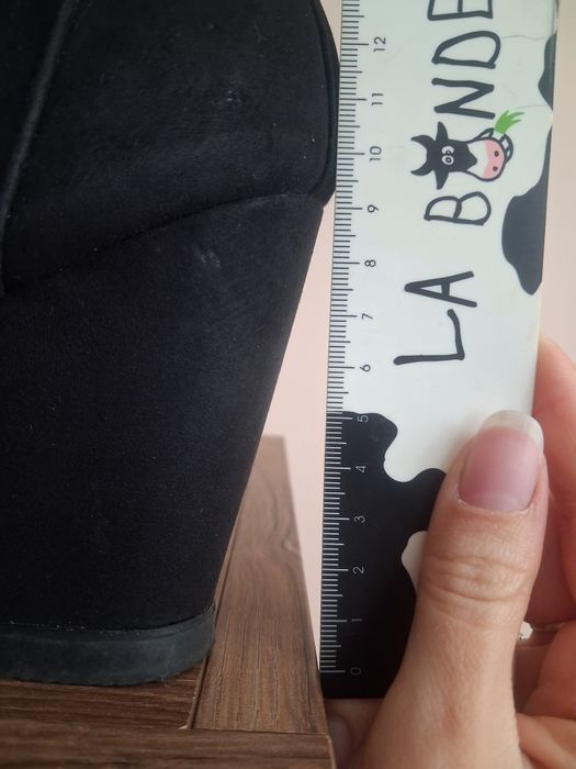 Czarne botki wiązane