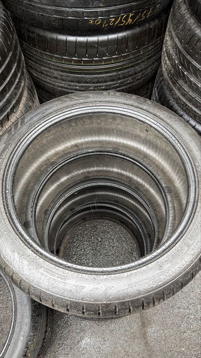 265/45/21. Nokian