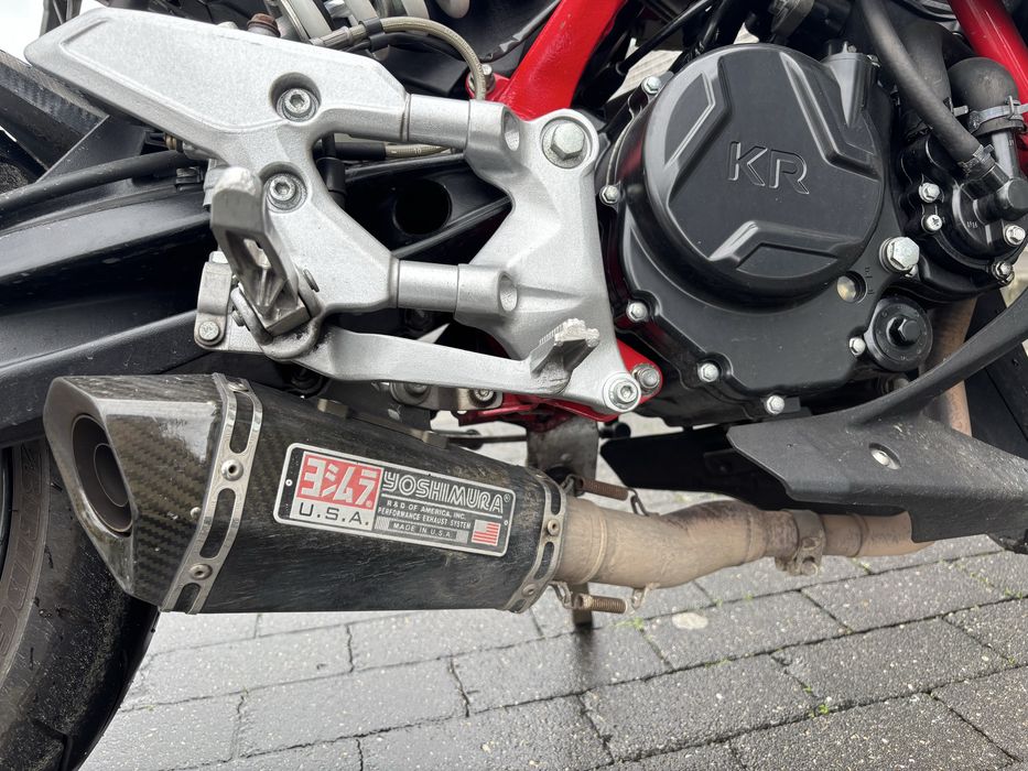 Mota Hyosung Desportiva 250cc + acessórios