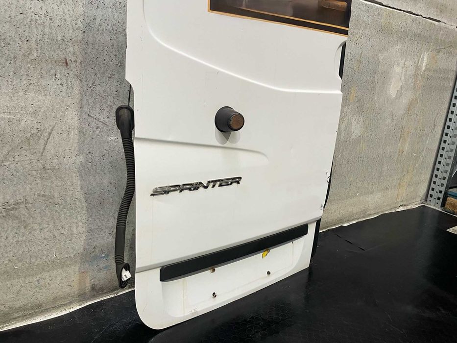 Porta traseira esquerda Mercedes Sprinter W906 (Ano: 2014)