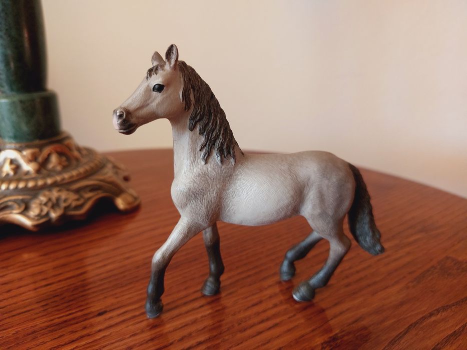 Młody koń Pura Raza schleich