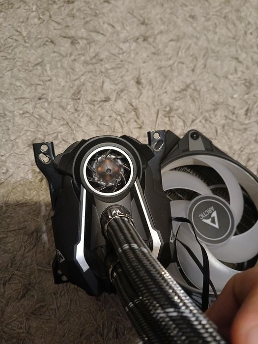 Arctic Liquid Freezer 2 ARGB i zasilacz 550w gold