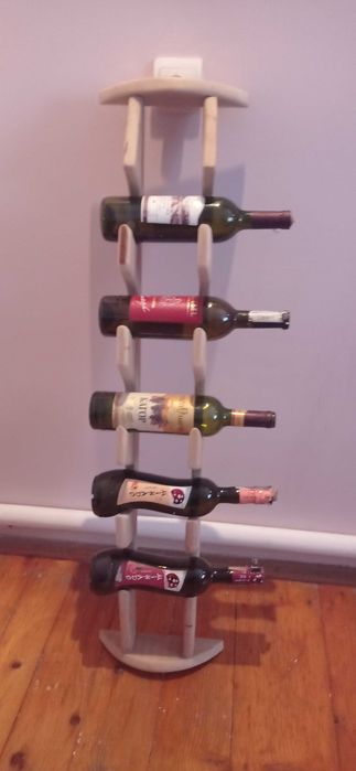 Настінна вішалка для вина