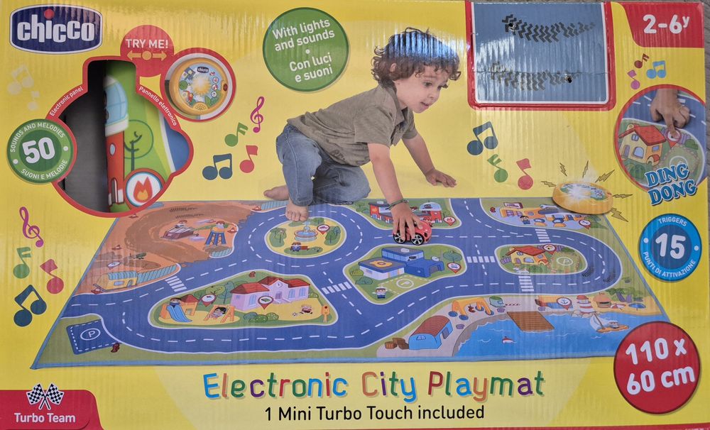 Interaktywna mata chicco z autem