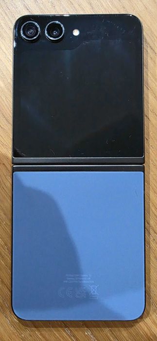 Samsung Z Flip5 5G 512GB - Desbloqueado - Dual Sim