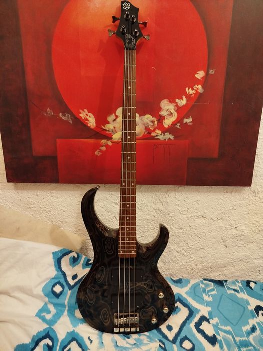 Baixo Ibanez único em Portugal( ler anúncio)