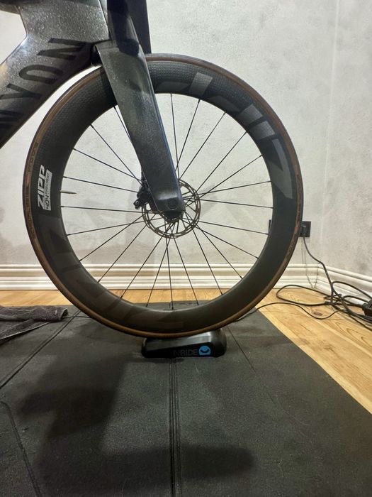 Roda Carbono Dianteira Zipp 404