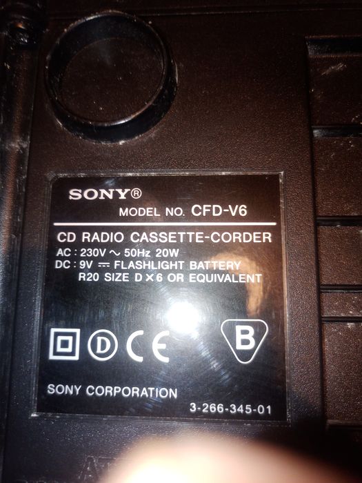 Sprzedam tanio fajny boombox Sony CDF-V6 Sprawny