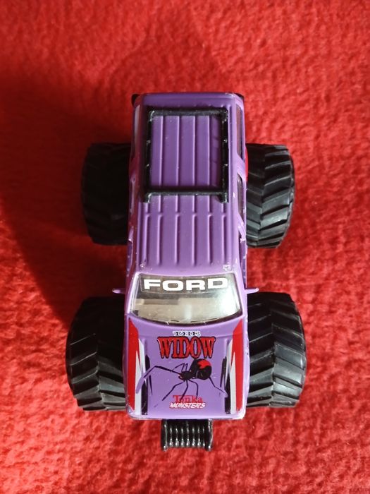 Продаю машинку FORD джип