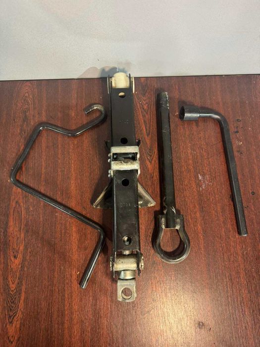 Домкрат Буксировочний Крюк Автокомпресор Ромбоподібний Оригінал Б/У