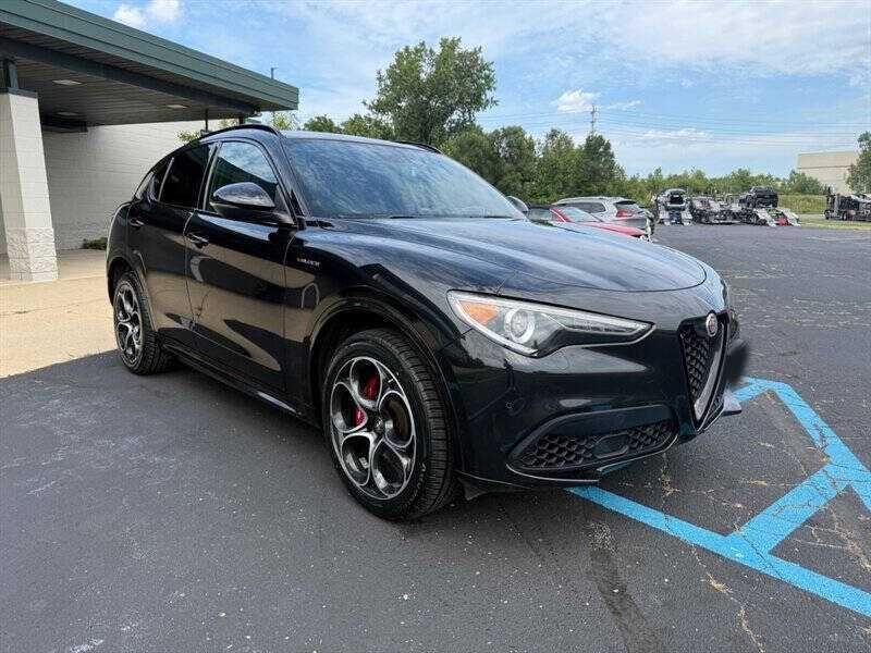 Alfa Romeo Stelvio      2024