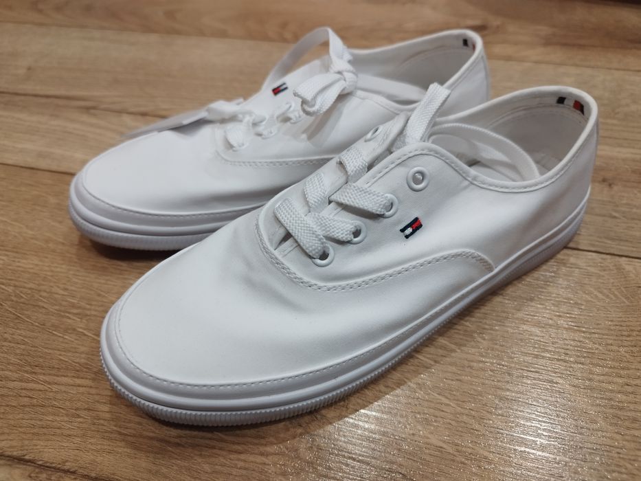 Tenisówki Essential Kesha Lace Tommy Hilfiger rozmiar 35
