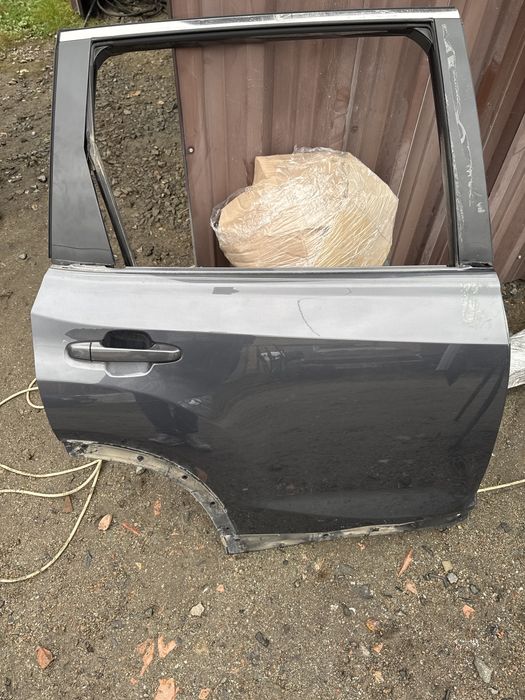 Двері Субару форестер SK