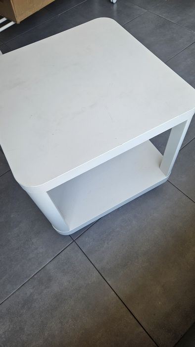 Mesa de apio com rodízios