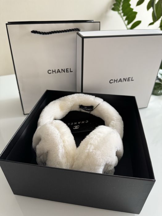 Cudne  biale nauszniki Chanel