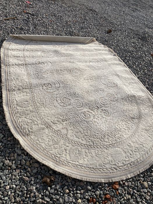 Продам килим овальний бежевого кольру