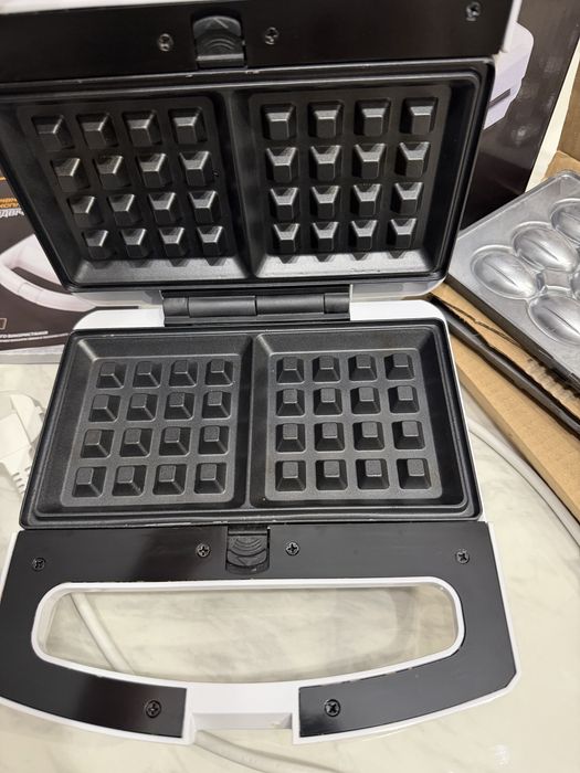 Вафельниця бутербродниця горішниця