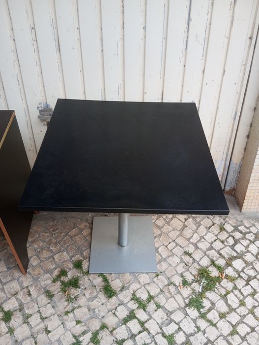 mesa em bangu com pe metalico
