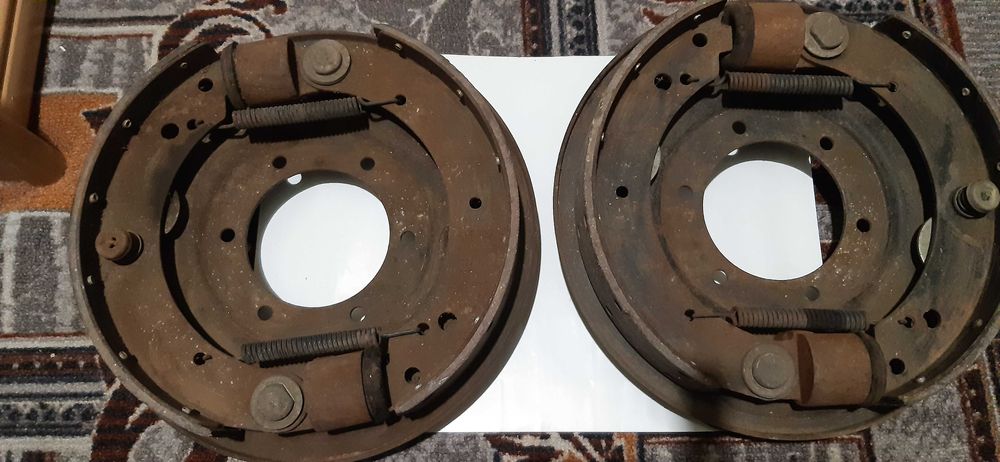 Гальмівний щит УАЗ в зборі